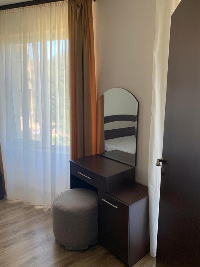 Аппартамент Pines Beach Resort ビャラ エクステリア 写真