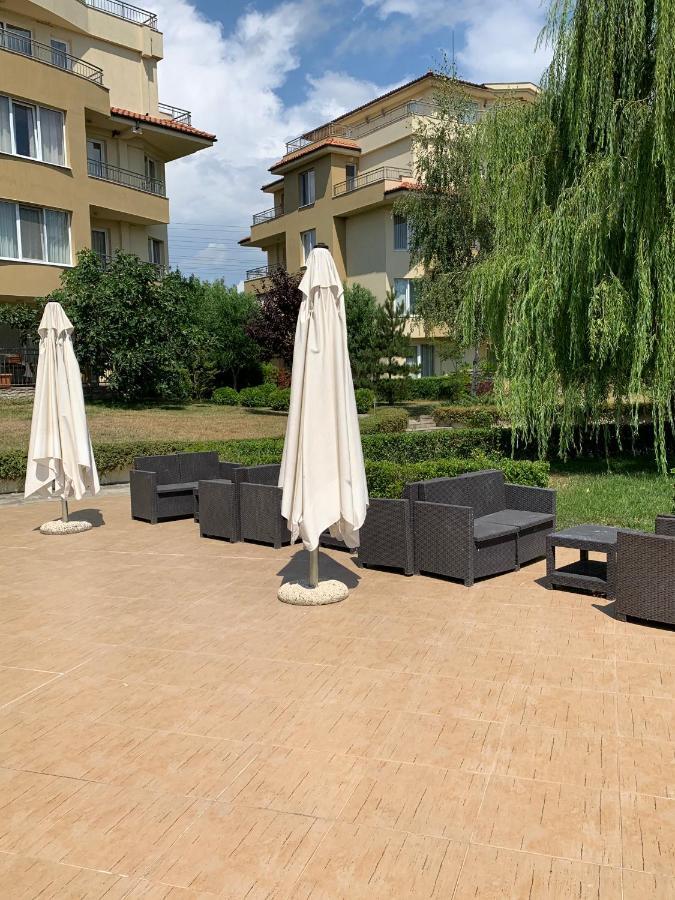 Аппартамент Pines Beach Resort ビャラ エクステリア 写真